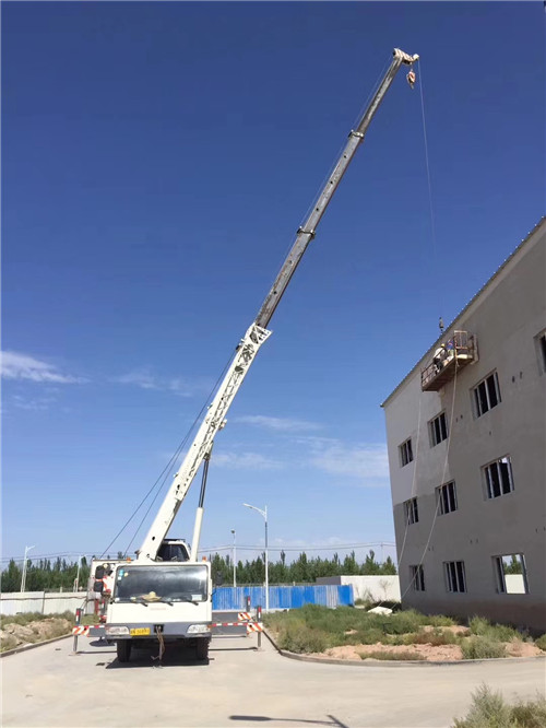 桑珠孜区“轻装强干”—— 吊车的 “轻量化臂架” 技术