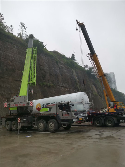 桑珠孜区“不怕风雨冻”—— 吊车的 “恶劣环境适应” 技术
